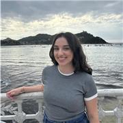 Soy titulada en Economia, puedo dar clases tanto a los mas jovenes de matematicas y economia basica o a universitarios